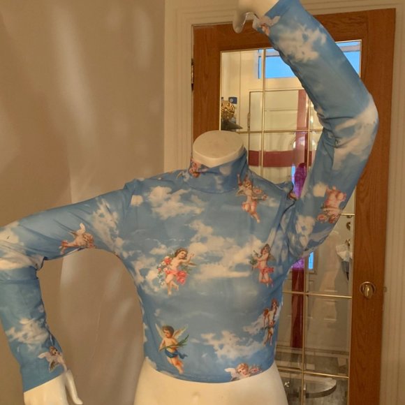 Chandail transparent bleu pâle extensible avec motif anges. (NEUF) - Picture 1 of 6